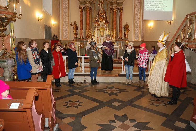 Historia św. Mikołaja w wykonaniu Marianek